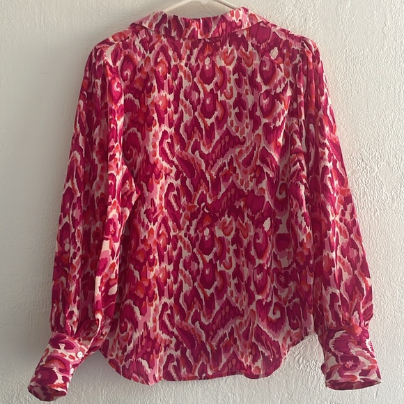 Q2 Brand Women’s Top; Size Medium - Picture 2 of 12